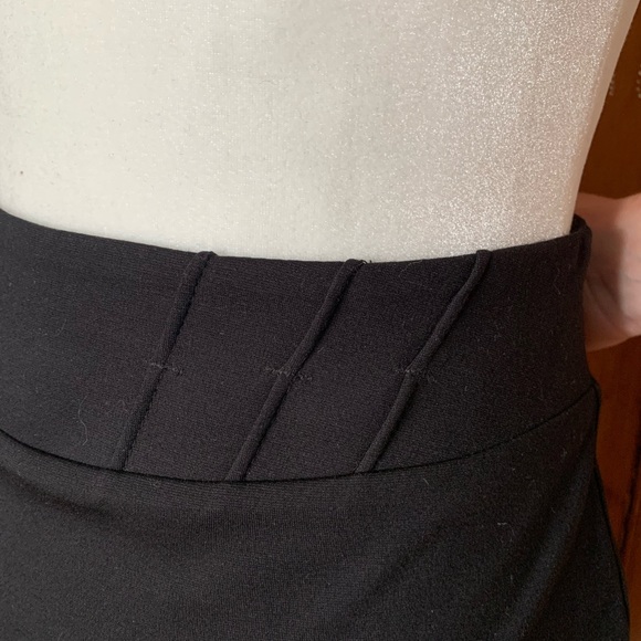 Le Chateau BNWT above the knee black skirt. - Picture 3 of 6